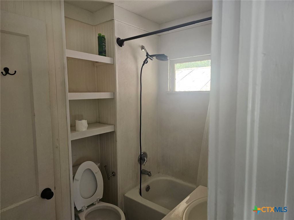 385 Comal Avenue Property Photo 4