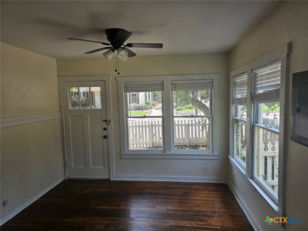 385 Comal Avenue Property Photo 6