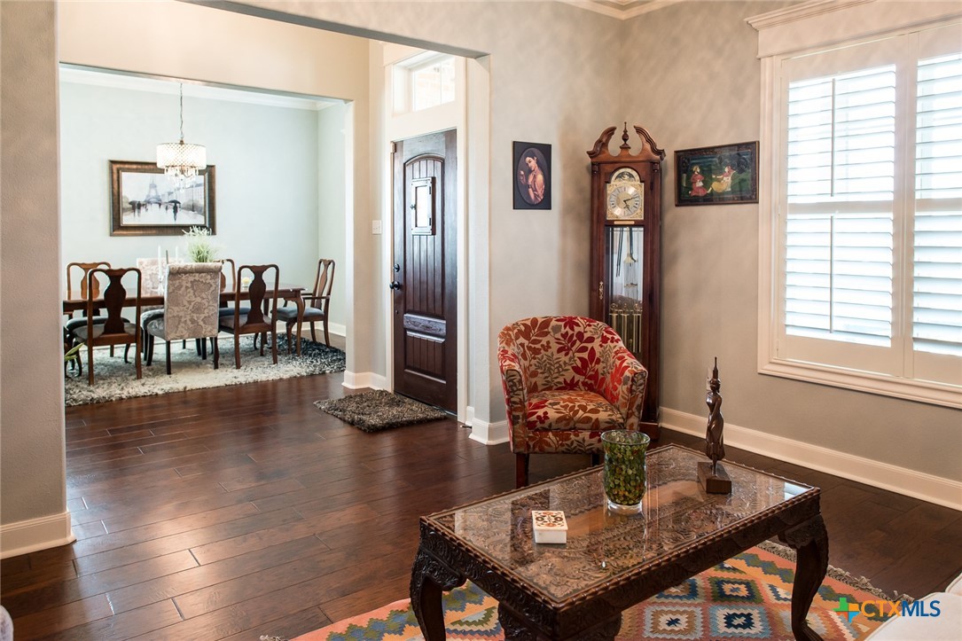 214 Iron Gate Property Photo 6