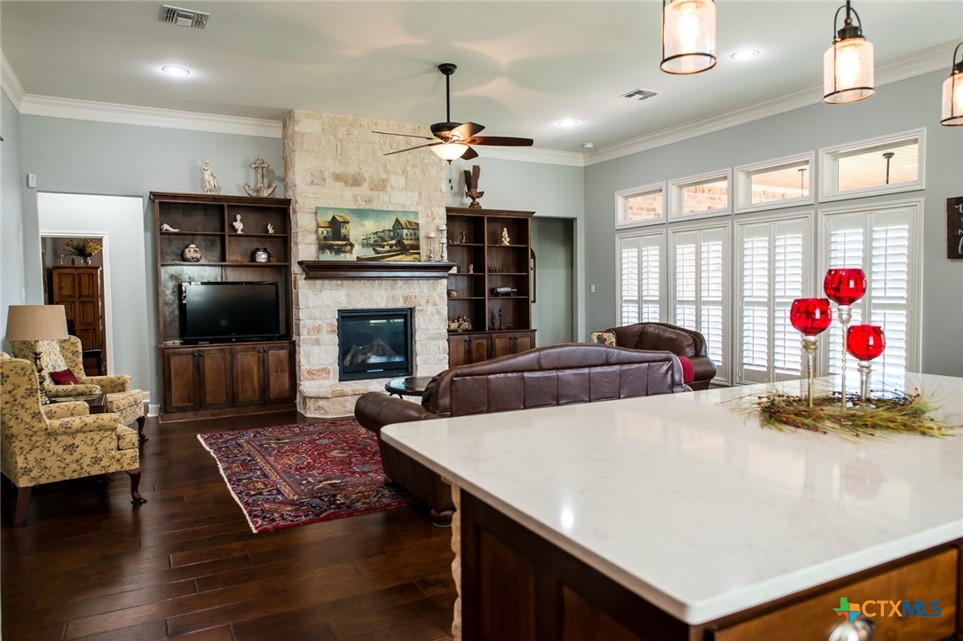 214 Iron Gate Property Photo 15