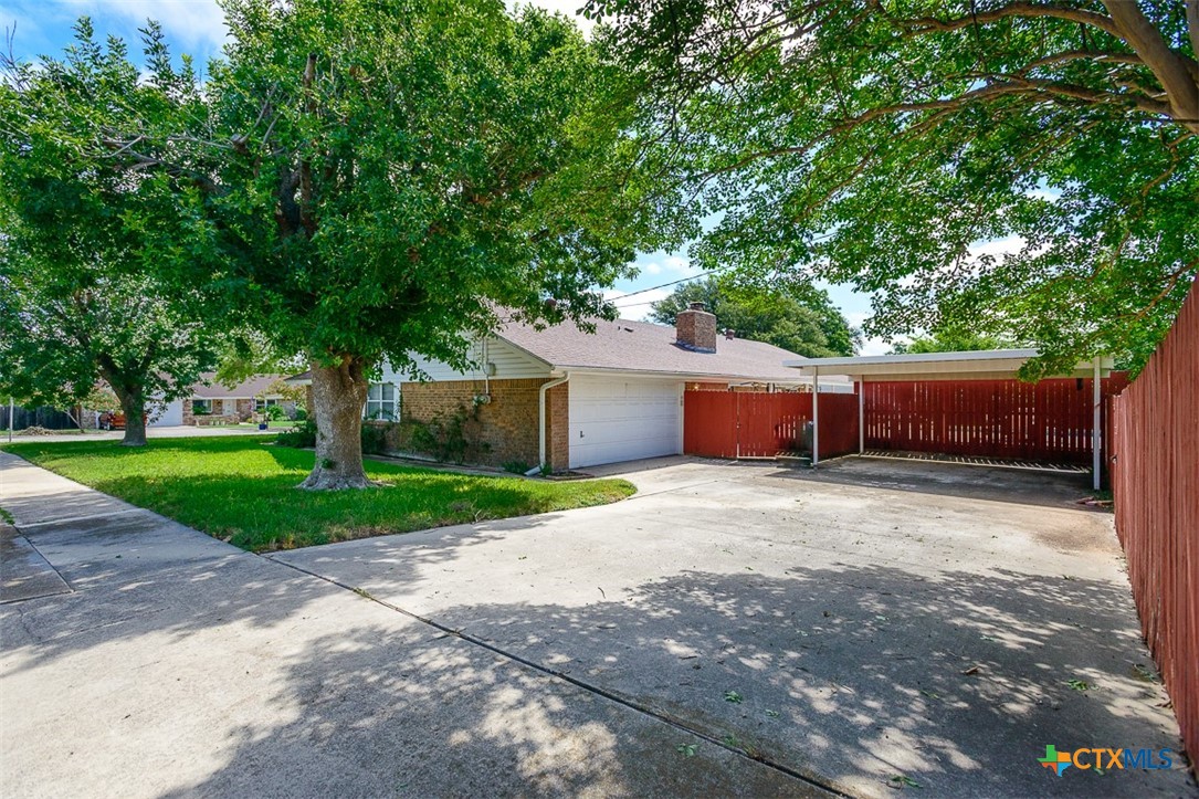 602 Estes Drive Property Photo 3