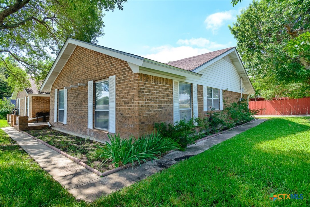 602 Estes Drive Property Photo 4