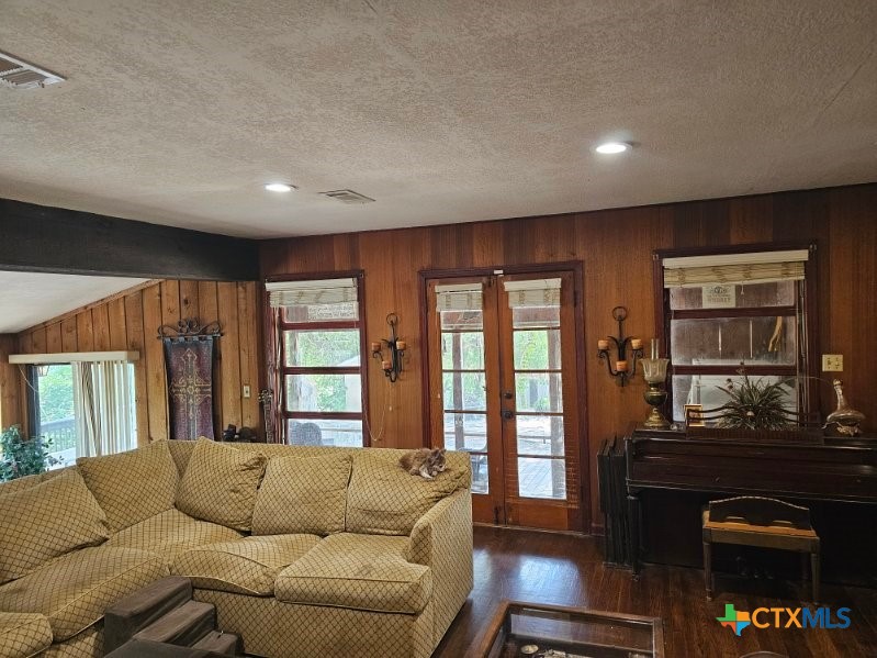 263 E Garden Street Property Photo 8