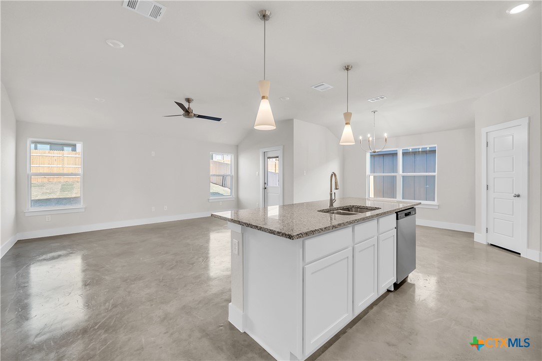 1154 Lexington Drive Property Photo 3