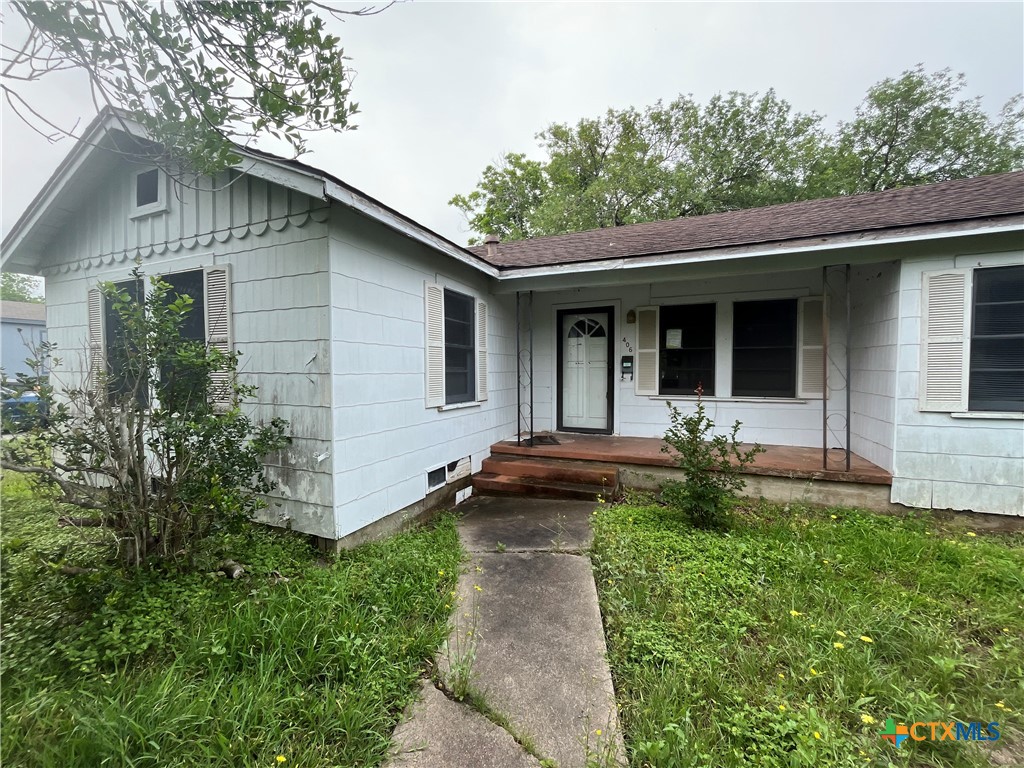 406 Lariat Lane Property Photo 2