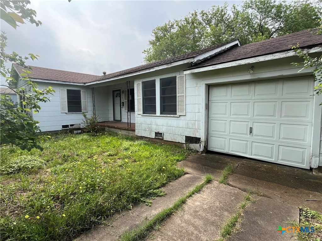 406 Lariat Lane Property Photo 3