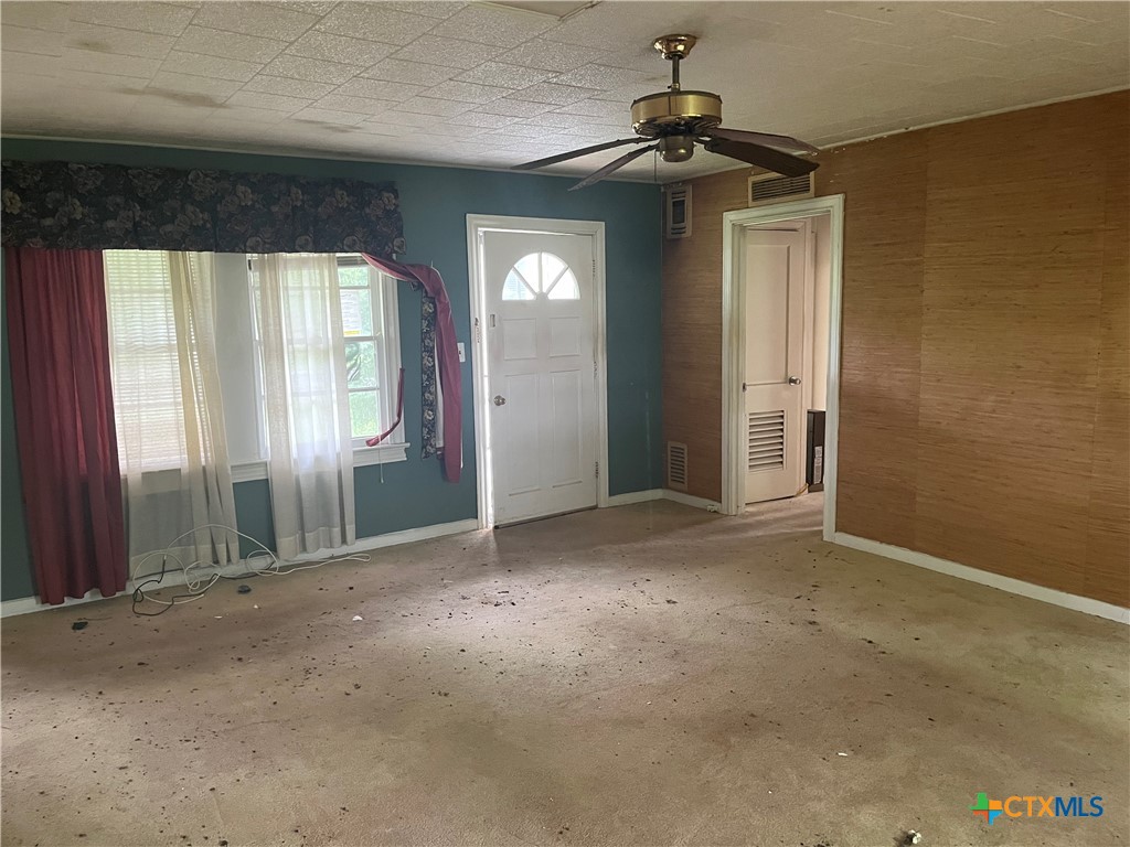 406 Lariat Lane Property Photo 8