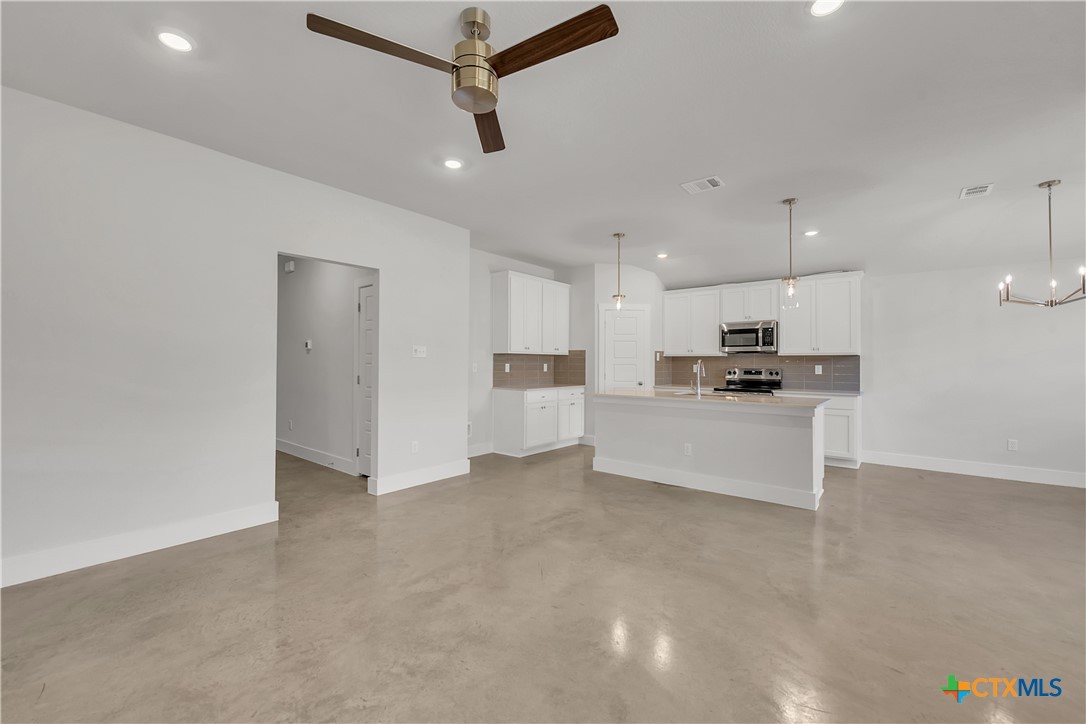 1142 Lexington Drive Property Photo 3