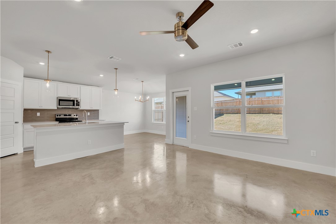 1142 Lexington Drive Property Photo 4