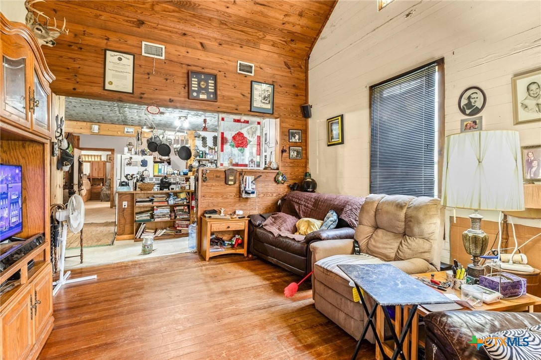 1240 Kelly Road Property Photo 8