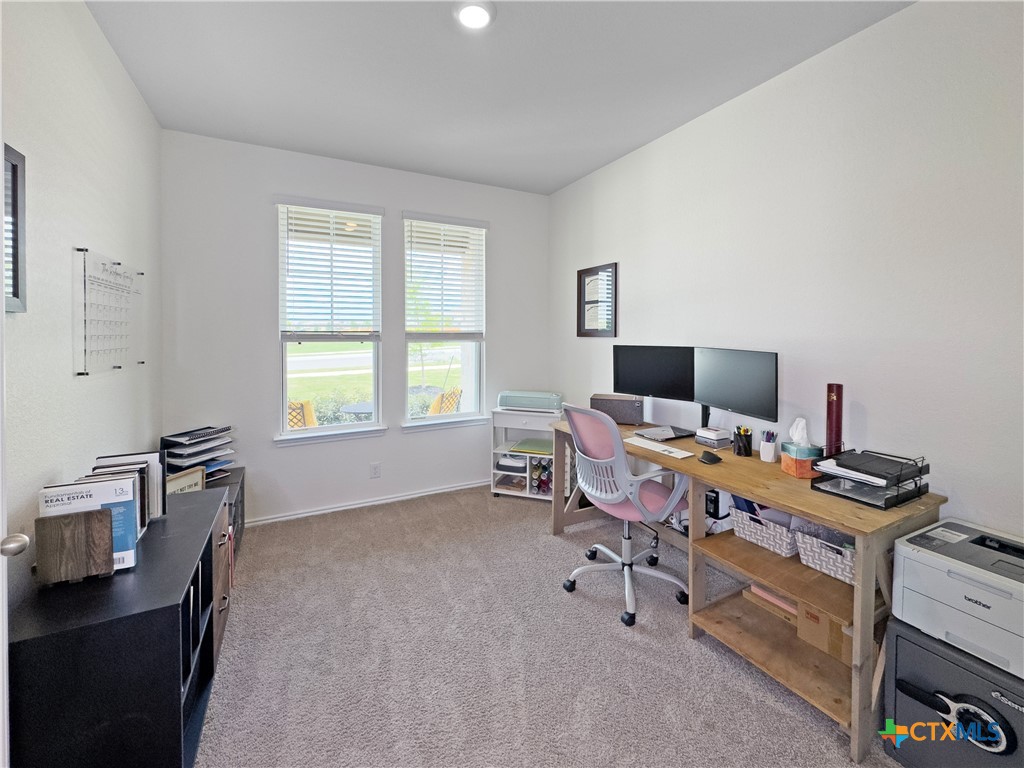 327 Steele Way Property Photo 6