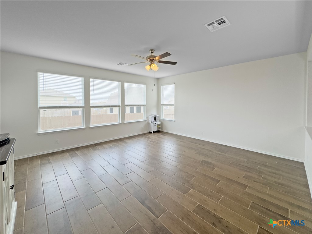 327 Steele Way Property Photo 15