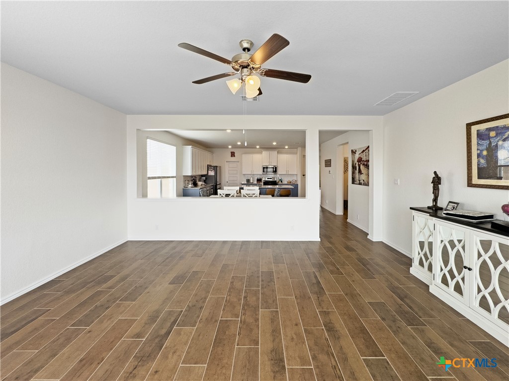 327 Steele Way Property Photo 17