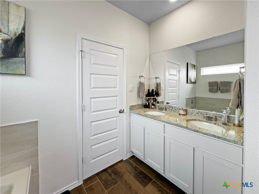 327 Steele Way Property Photo 22