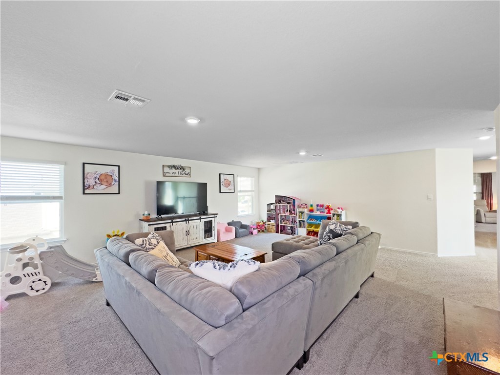 327 Steele Way Property Photo 25