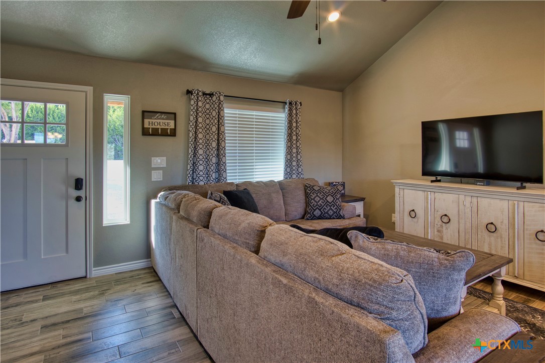 1139 Cedar Bend Property Photo 6