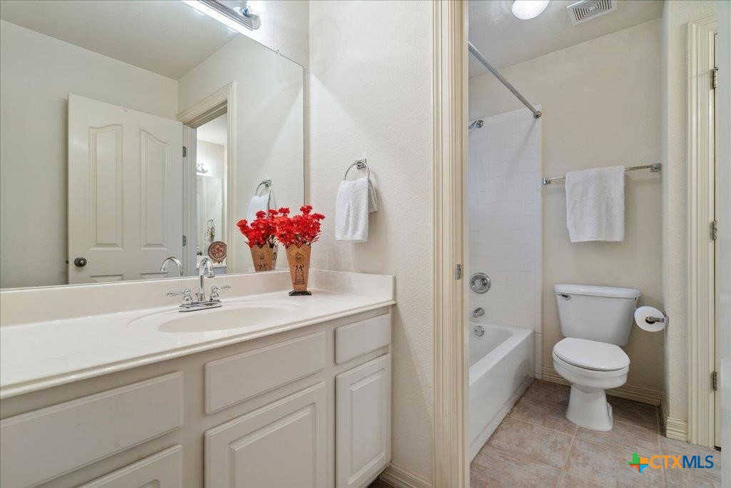 1800 Bluffwood Place Property Photo 17