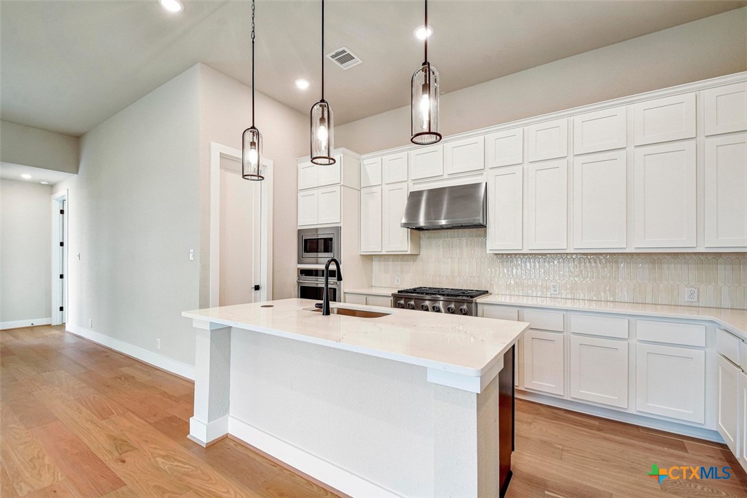 5025 Kimble Way Property Photo 6