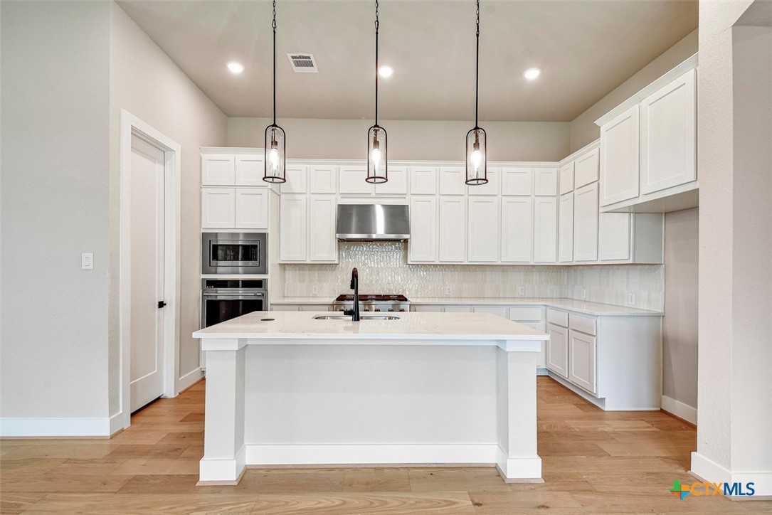 5025 Kimble Way Property Photo 7