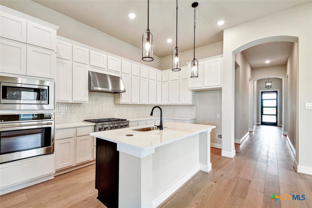 5025 Kimble Way Property Photo 8