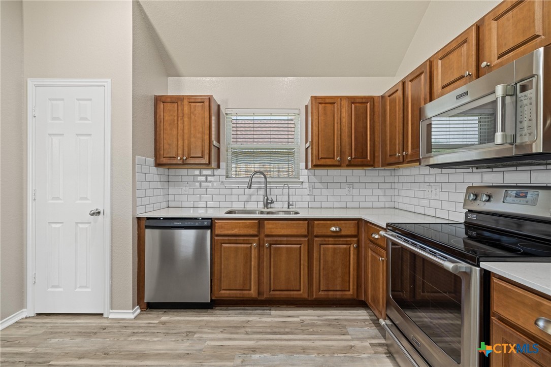 7617 Amber Meadow Loop Property Photo 10