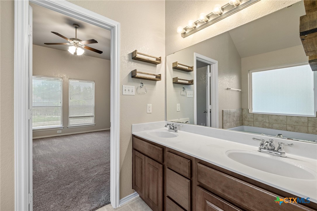 7617 Amber Meadow Loop Property Photo 15