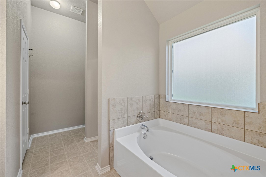 7617 Amber Meadow Loop Property Photo 16
