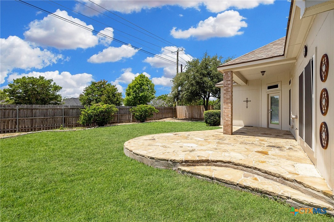 7617 Amber Meadow Loop Property Photo 23