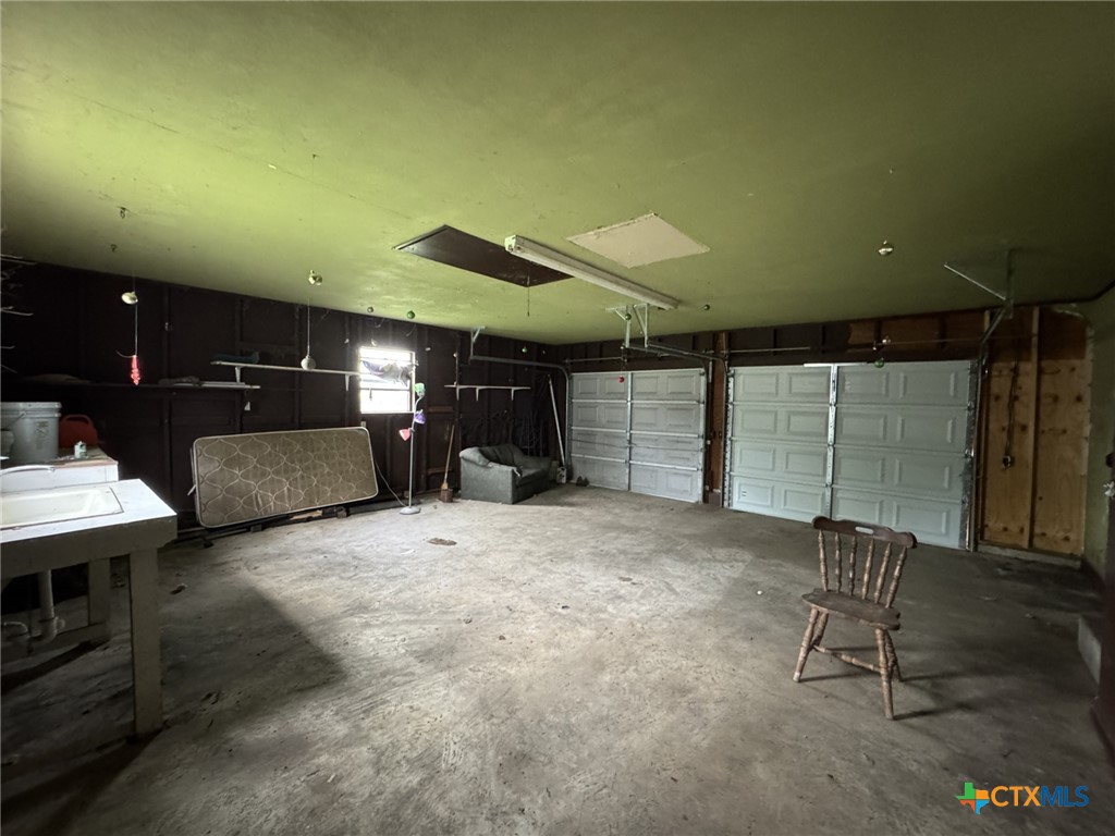 401 W 2nd Street Property Photo 16