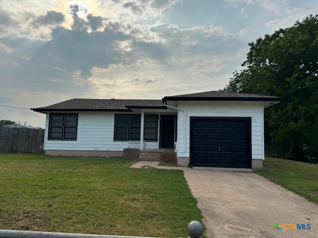 1109 Estelle Avenue Property Photo 3