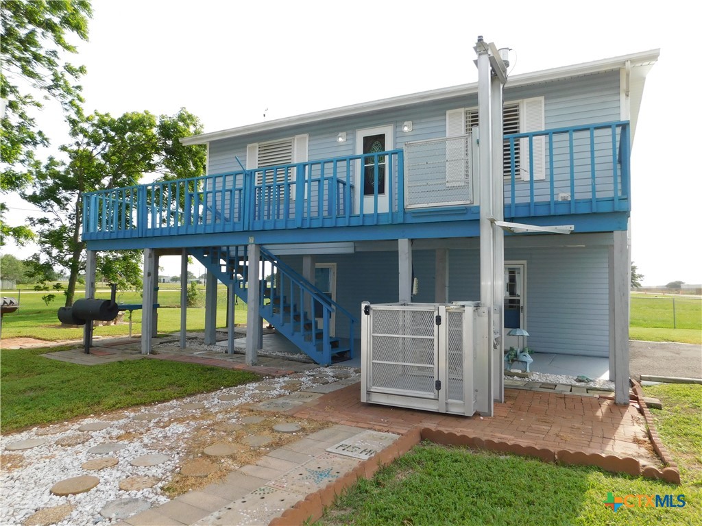 135 W Bayshore Drive Property Photo 2