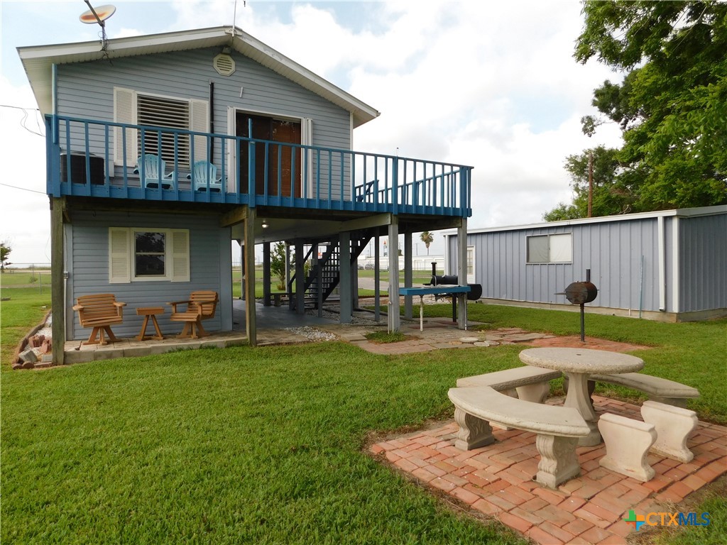 135 W Bayshore Drive Property Photo 4