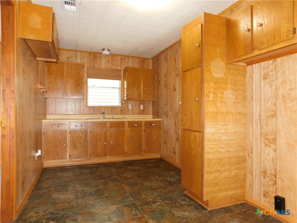135 W Bayshore Drive Property Photo 9