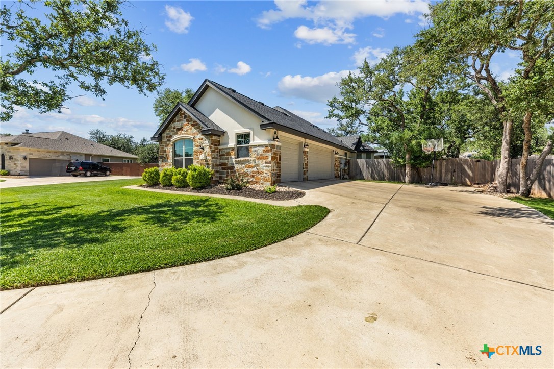 26 Riverstone Parkway Property Photo 4