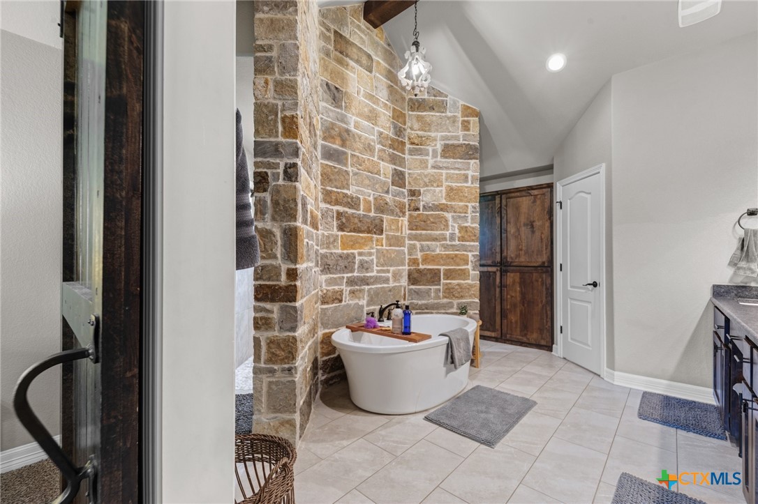 26 Riverstone Parkway Property Photo 19