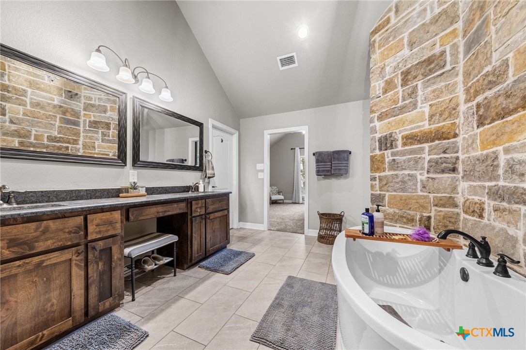 26 Riverstone Parkway Property Photo 21