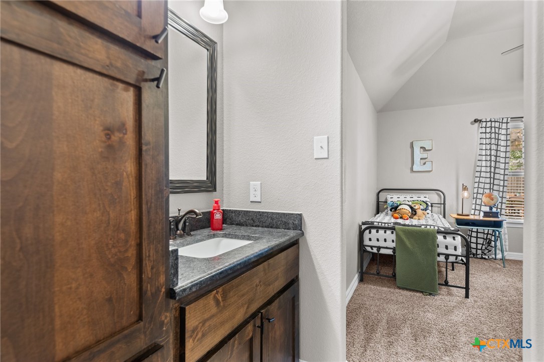 26 Riverstone Parkway Property Photo 28