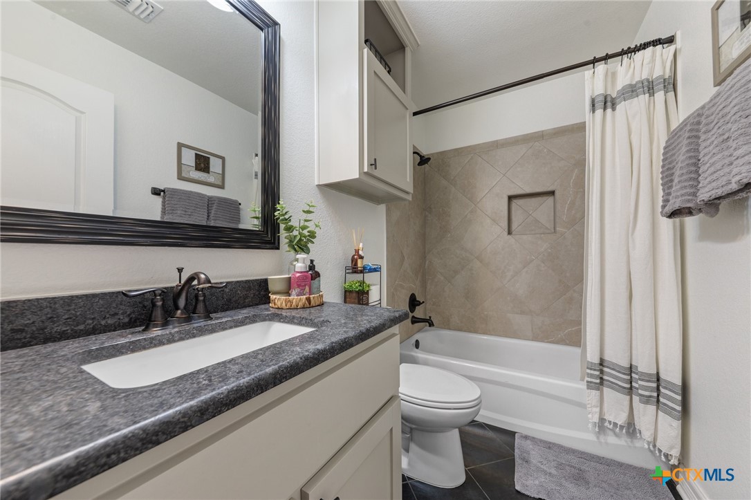 26 Riverstone Parkway Property Photo 30