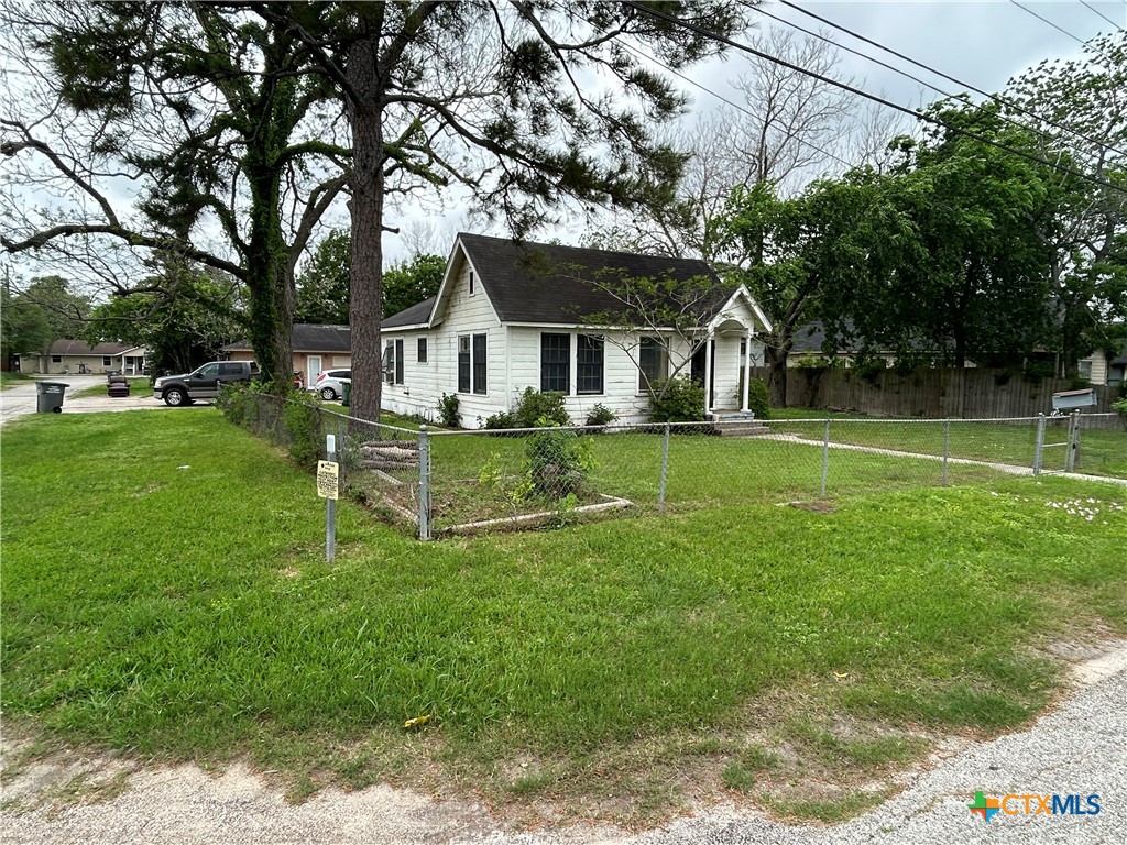 1511 E Constitution Street Property Photo 2