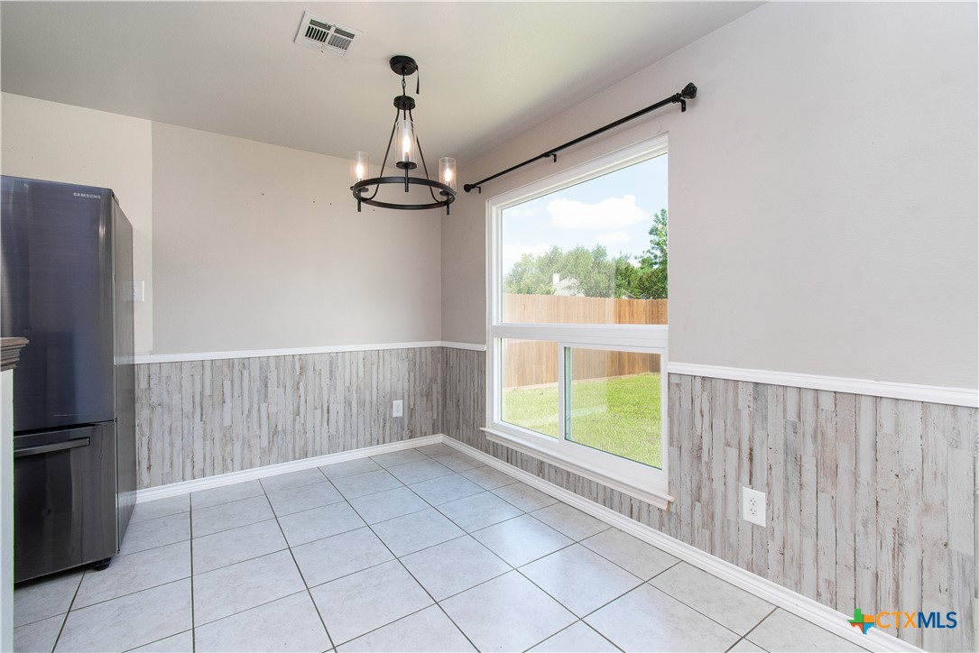 2318 Stratford Drive Property Photo 6