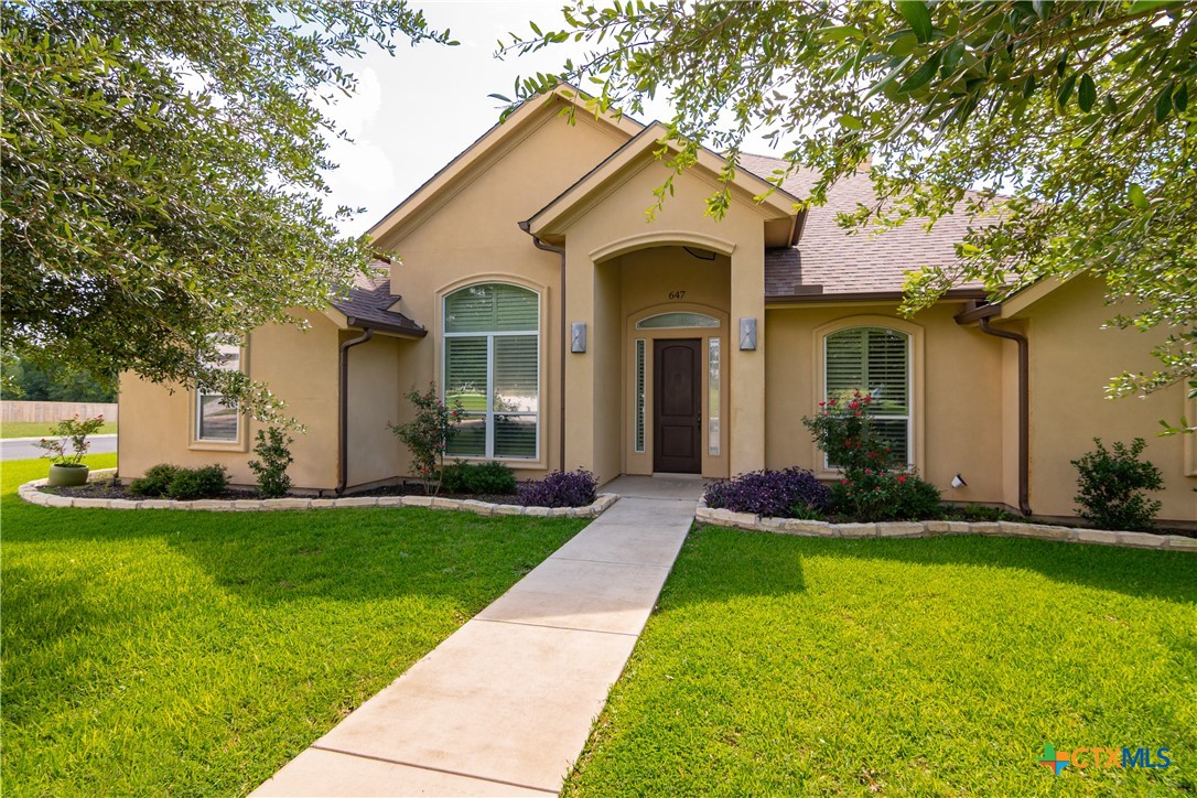 647 Oak Creek Parkway Property Photo 1