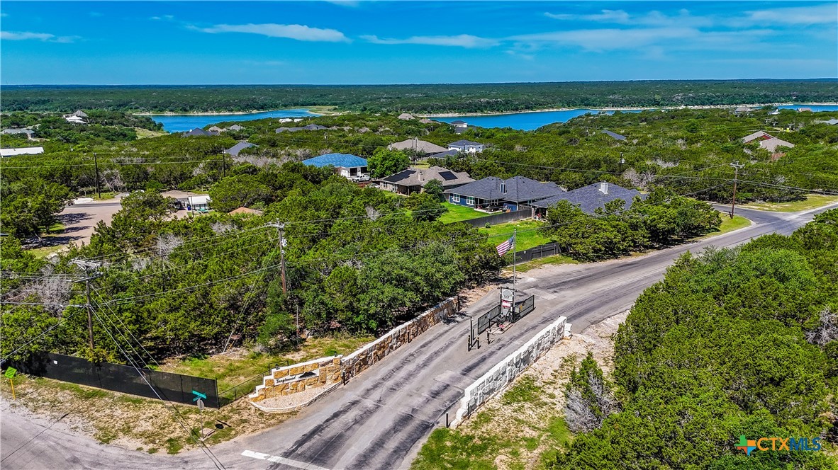 5117 Comanche Drive Property Photo 1