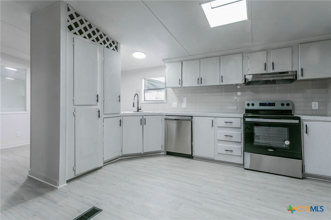 5215 Tiffany Circle Property Photo 7