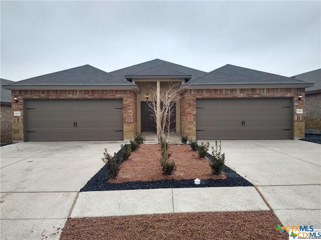 1121 Burek Cross Property Photo 1