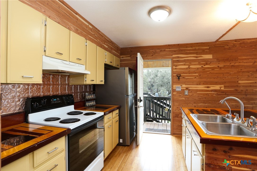 1087 Driftwind Drive Property Photo 8