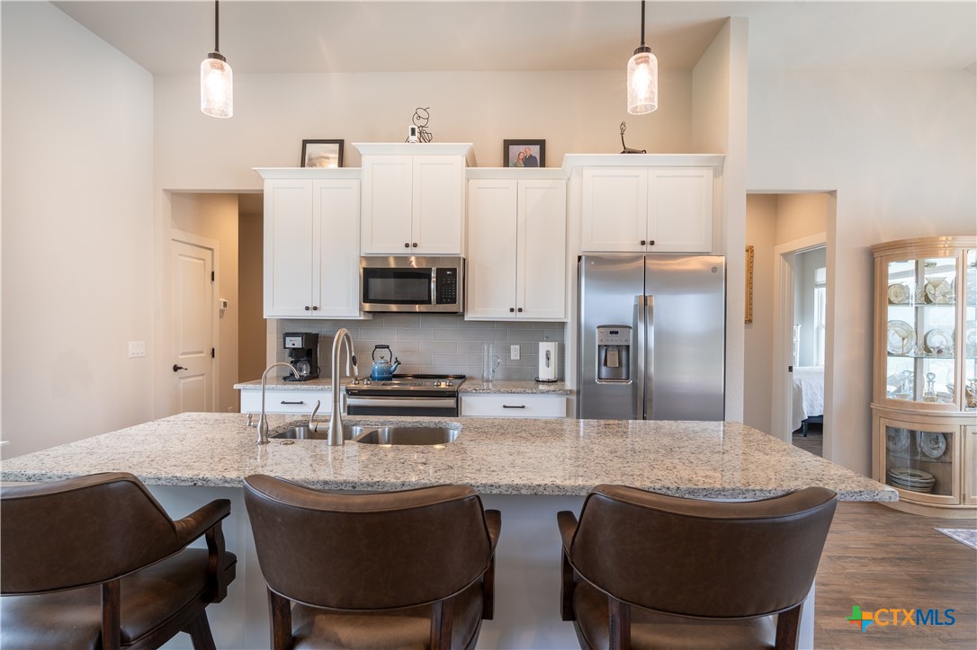 1587 Lakeshore Drive Property Photo 4