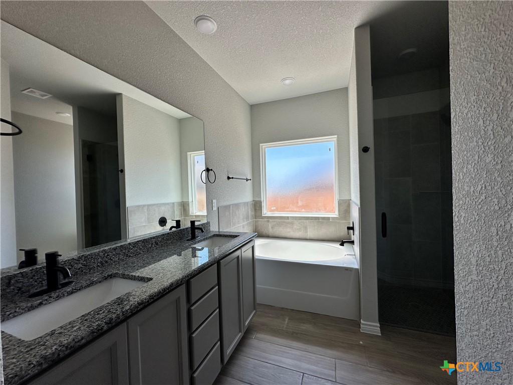 3007 Seeker Street Property Photo 13