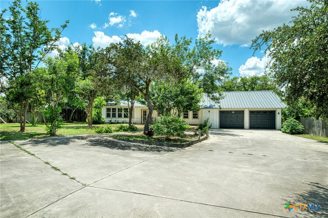 1606 Lone Man Mountain Road Property Photo 1