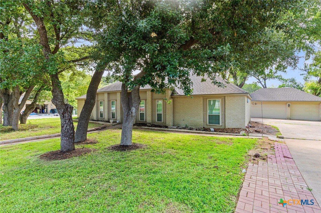 3002 Arrowhead Drive Property Photo 3