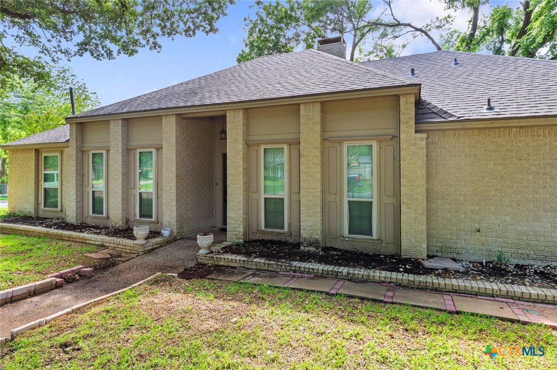 3002 Arrowhead Drive Property Photo 4